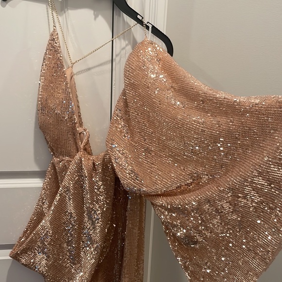 Jessica Bara rose gold gown - Picture 4 of 7